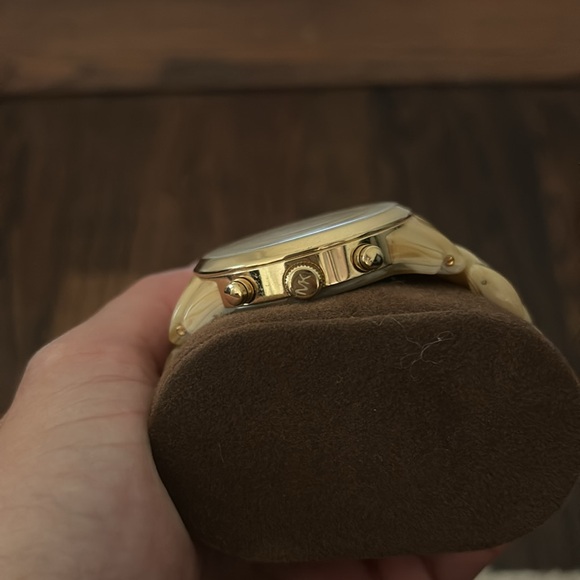 Michael Kors Watch - Picture 4 of 8